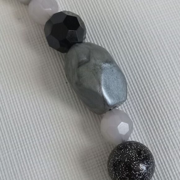 Black & Silvery Gray Multiple Shapes Chunky Beads Single Strand Fashion Necklace - Picture 6 of 10